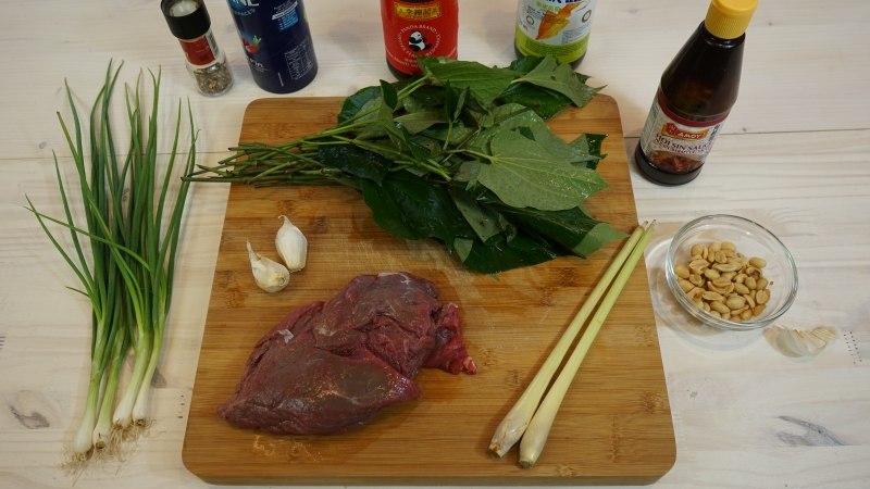 Ingrédients des brochettes de bœuf vietnamiennes 'Bo La Lot'
