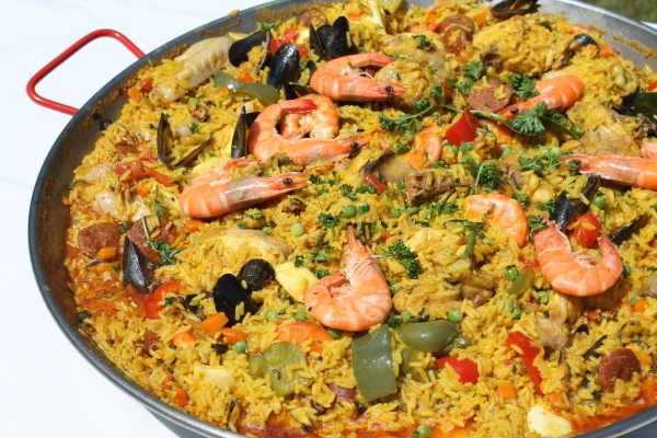 Paella with chicken, chorizo and seafoods