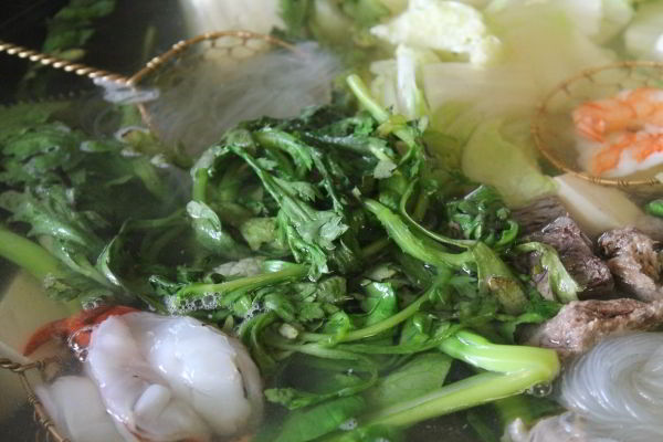 Feuilles de chrysanthèmes dans Sukiyaki