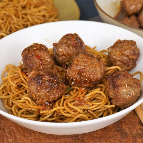 Boulettes de bœuf du Général Tao et Nouilles sautées