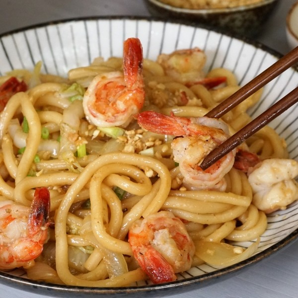 Nouilles udon sautées aux crevettes