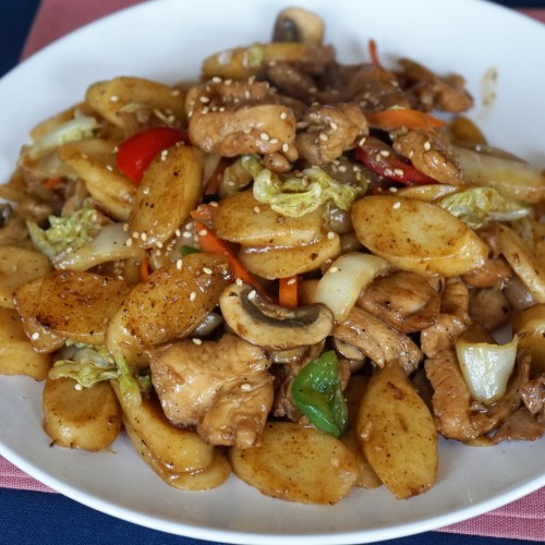 Pâtes de riz coréennes TTEOK sautées au poulet et légumes