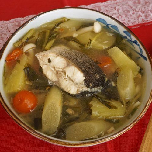 Soupe aigre-douce cambodgienne au poisson