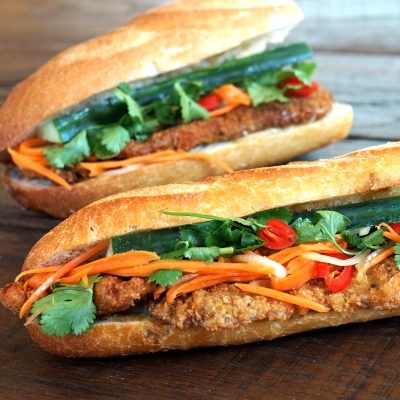 Banh Mi au Poulet Pané 