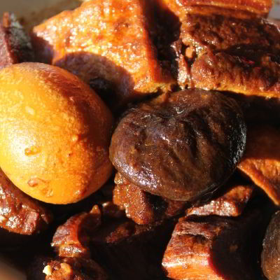 Marmite de Porc au Caramel avec Tofu et Œufs