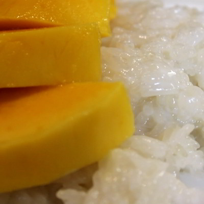 >Riz gluant à la mangue et au lait de coco