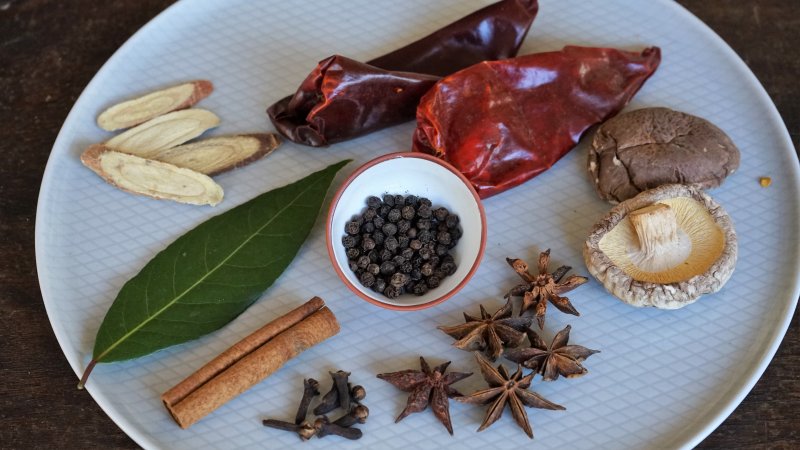 Ingrédients pour aromatiser la cuisson des jarrets coréens Jokbal