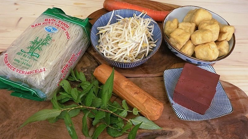 Ingrédients à ajouter dans le laksa aux crevettes et vermicelles