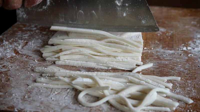 Cutting the banh can noodles