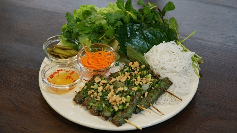 Assiette traditionnelle vietnamienne de 'Bo La Lot'