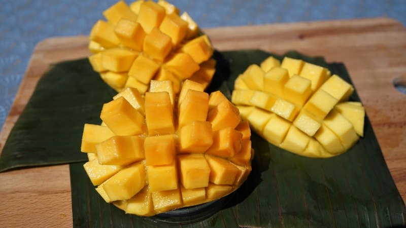 Mango Cutting Lesson