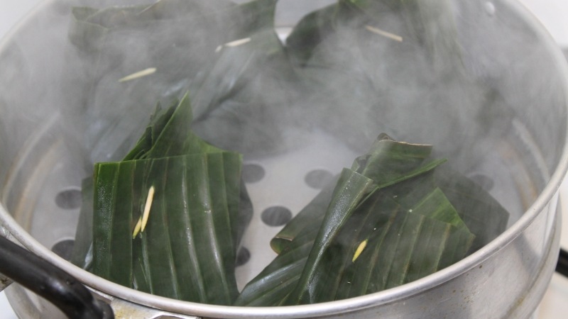 Papillotes de poulet Mok Kaï, cuisson à la vapeur