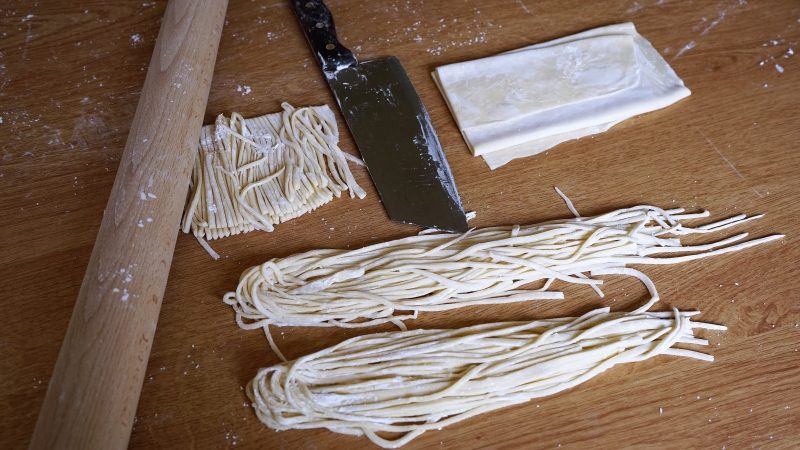 Nouilles de blé fraiches faites maison