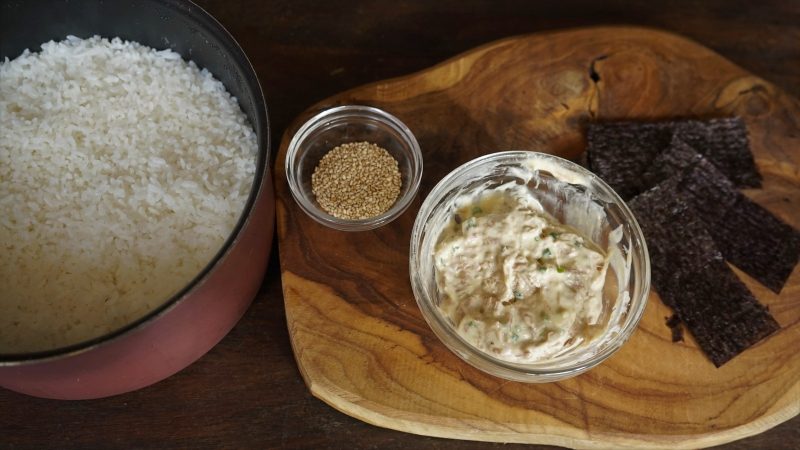 Ingrédients des onigiri au thon mayonnaise