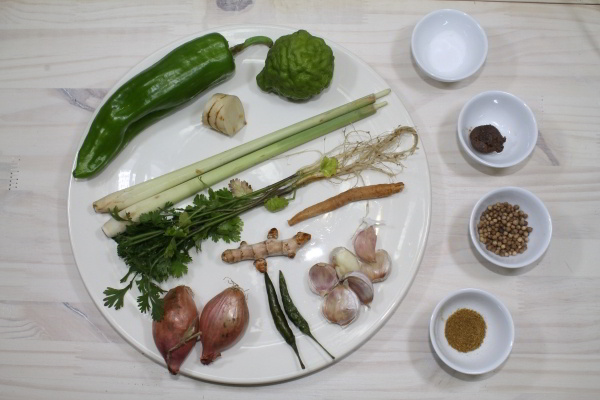 Ingrédients de la pâte de curry vert