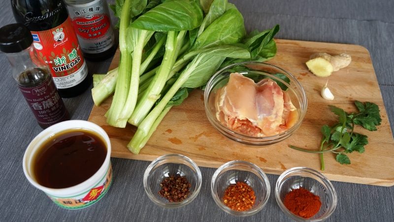 Ingrédients Poulet et Choy Sum à la Sauce Piquante