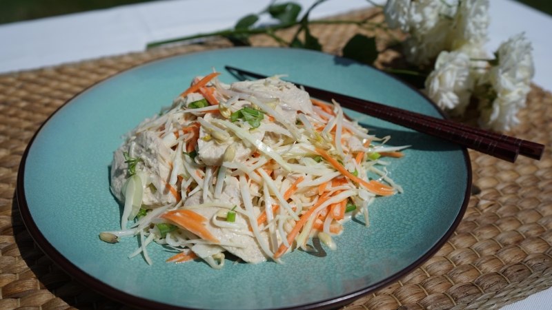 Salade de Chou Blanc et de Poulet à la Mayonnaise Chinoise