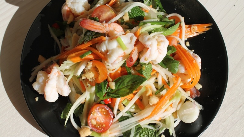 Green Papaya Salad with Shrimps