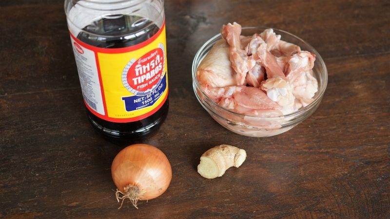 Ingrédients pour le bouillon de la soupe de raviolis